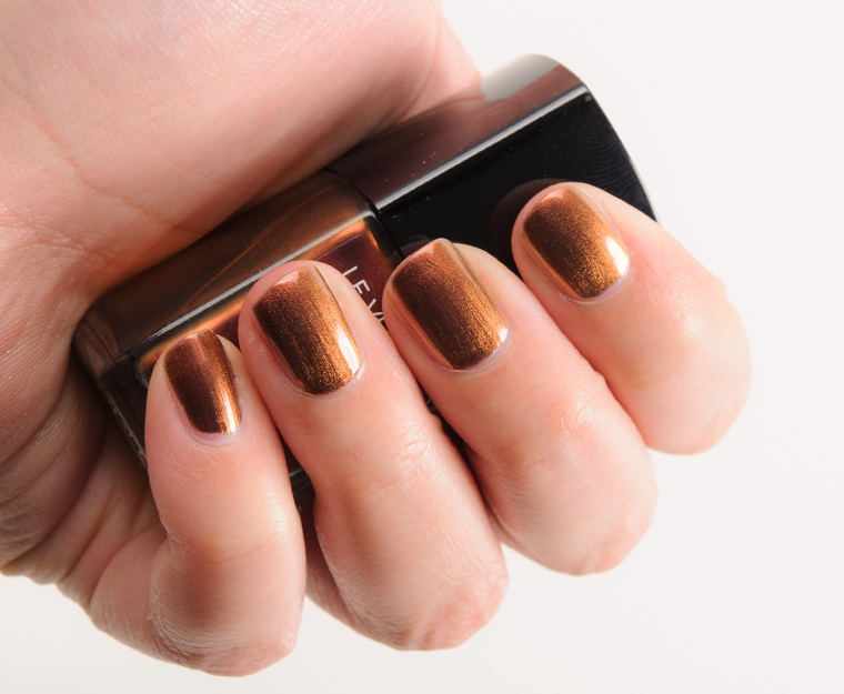 Chanel Troublante (675) Le Vernis Nail Colour