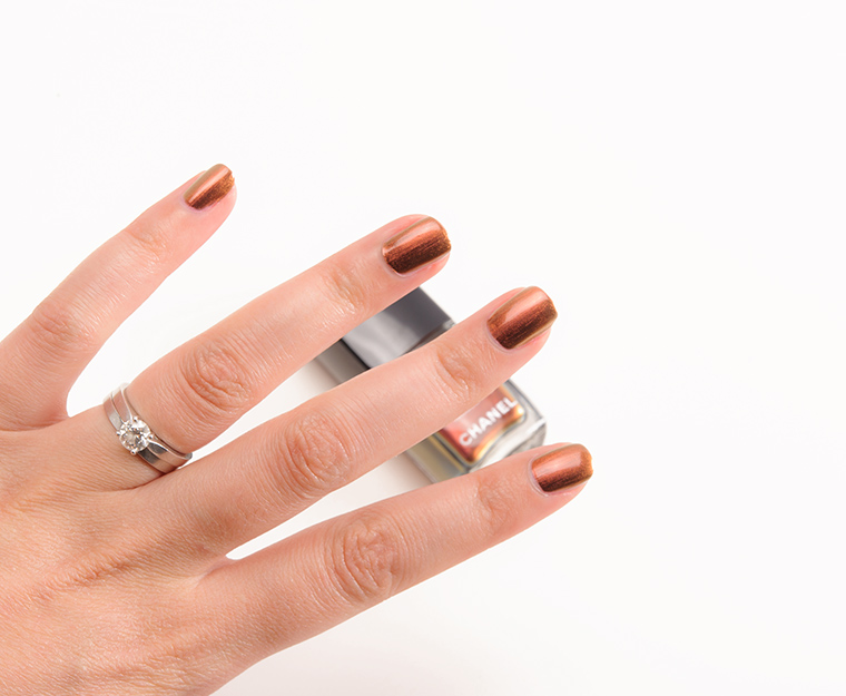 Chanel Troublante (675) Le Vernis Nail Colour