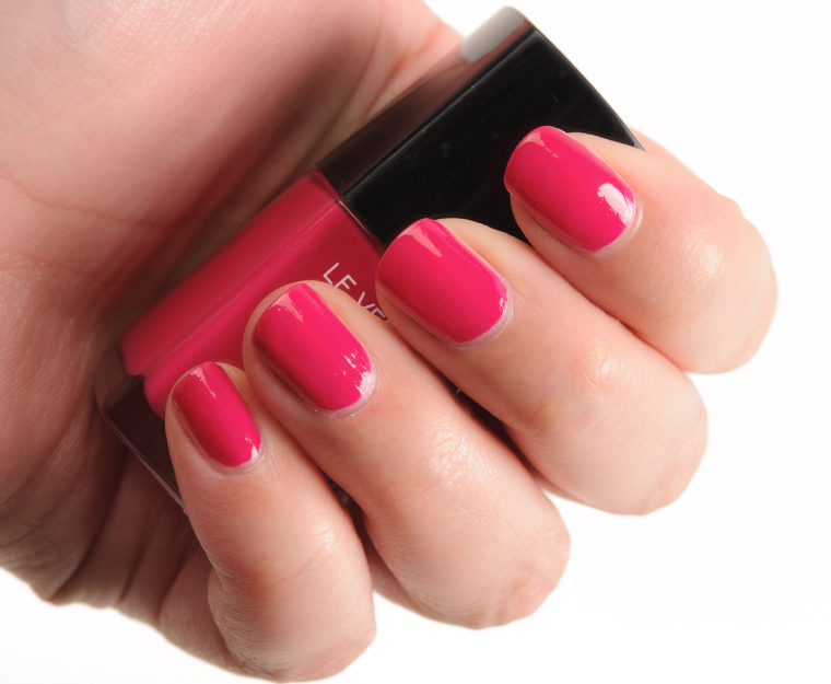 Makeup, Beauty and More: Chanel Le Vernis Longwear Nail Color in Camelia