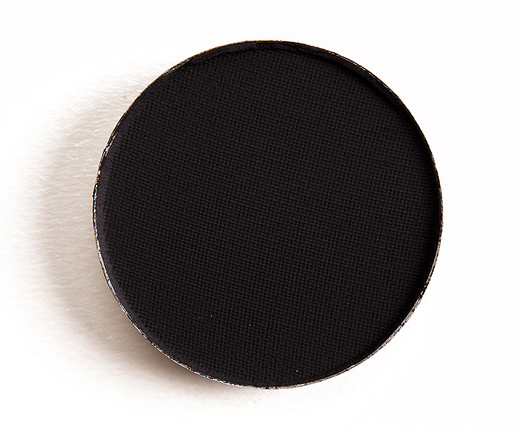 <p class="text-center">MAC Carbon Eyeshadow</p>