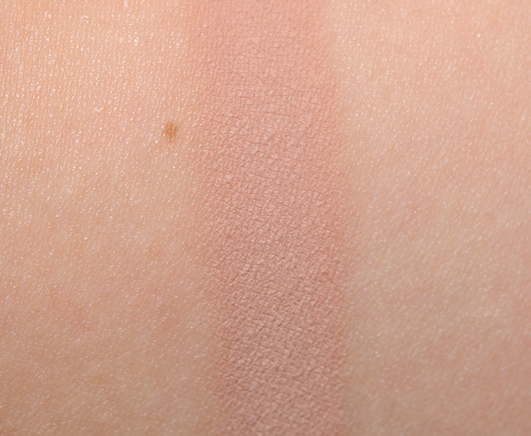 <p class="text-center">MAC Malt Eyeshadow</p>
