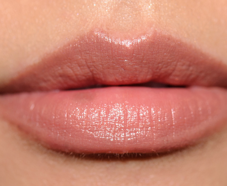<p class="text-center">Tom Ford Beauty Revolve Around Me Ultra-Rich Lip Color</p>