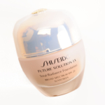 Shiseido B60 Future Solution LX SPF 20