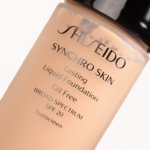 Shiseido Neutral 3 Synchro Skin Lasting Liquid Foundation SPF 20