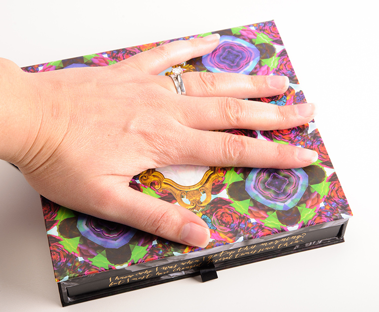 Urban Decay Alice Through the Looking Glass Eyeshadow Palette