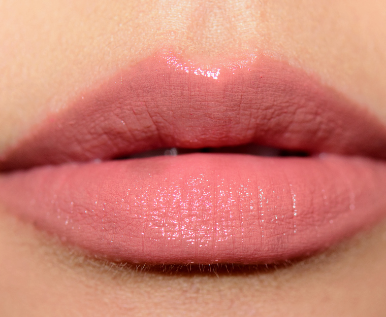 <p class="text-center">MAC Hug Me Lipstick</p>