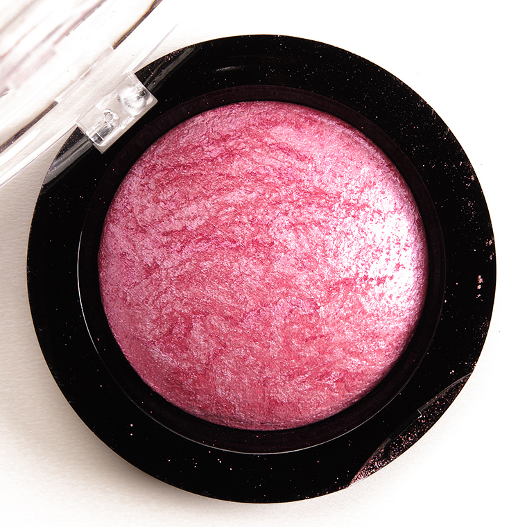 Make Up Revolution Bang Bang You're Dead Baked Blusher