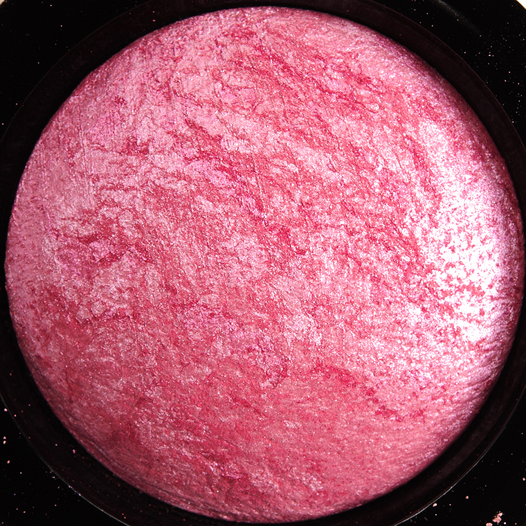 Make Up Revolution Bang Bang You're Dead Baked Blusher