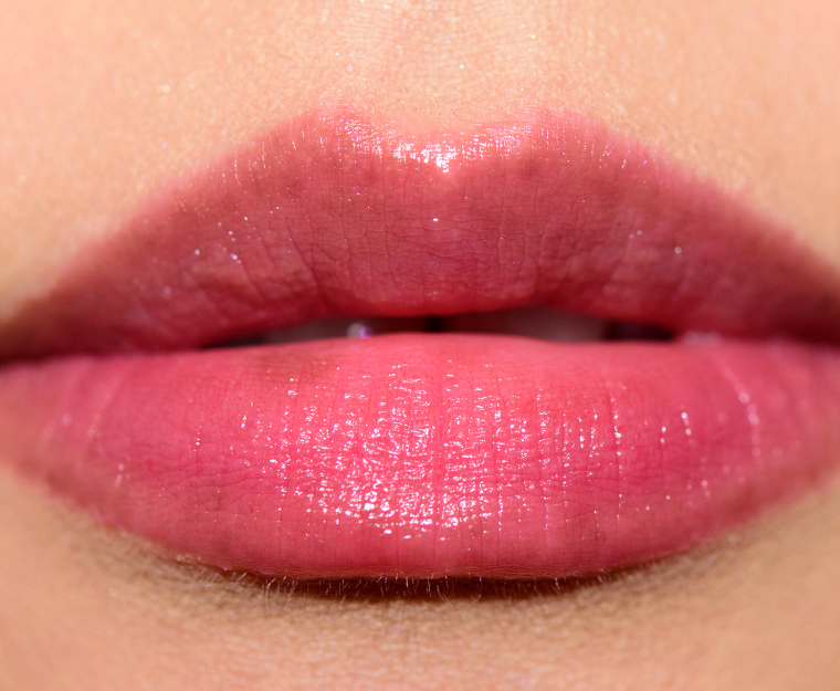 <p class="text-center">Guerlain Black Perfecto (007) La Petite Robe Noire Lip Colour</p>