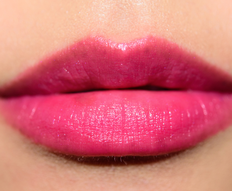 <p class="text-center">Guerlain Neon Pumps (065) La Petite Robe Noire Lip Colour</p>