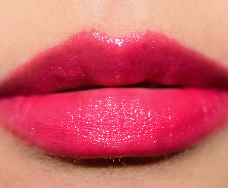 <p class="text-center">Guerlain Berry Beret (066) La Petite Robe Noire Lip Colour</p>