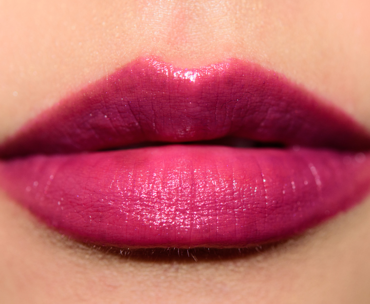 <p class="text-center">Guerlain Plum-brella (070) La Petite Robe Noire Lip Colour</p>