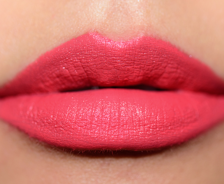 <p class="text-center">MAC Ablaze Lipstick</p>