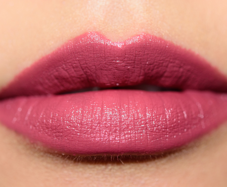<p class="text-center">MAC Amorous Lipstick</p>