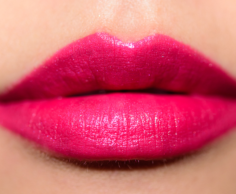 <p class="text-center">MAC Full Fuchsia Lipstick</p>