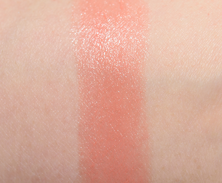 <p class="text-center">MAC Razzledazzler Lipstick</p>