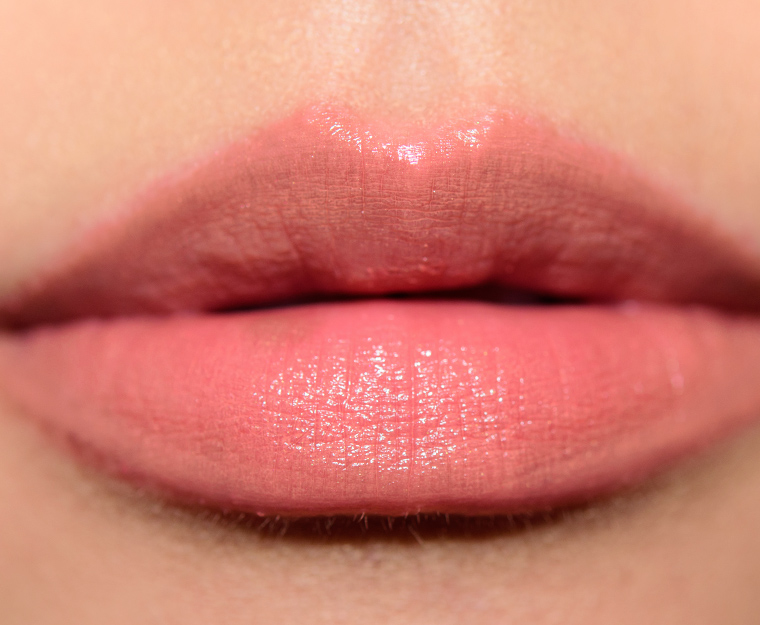 <p class="text-center">MAC Razzledazzler Lipstick</p>