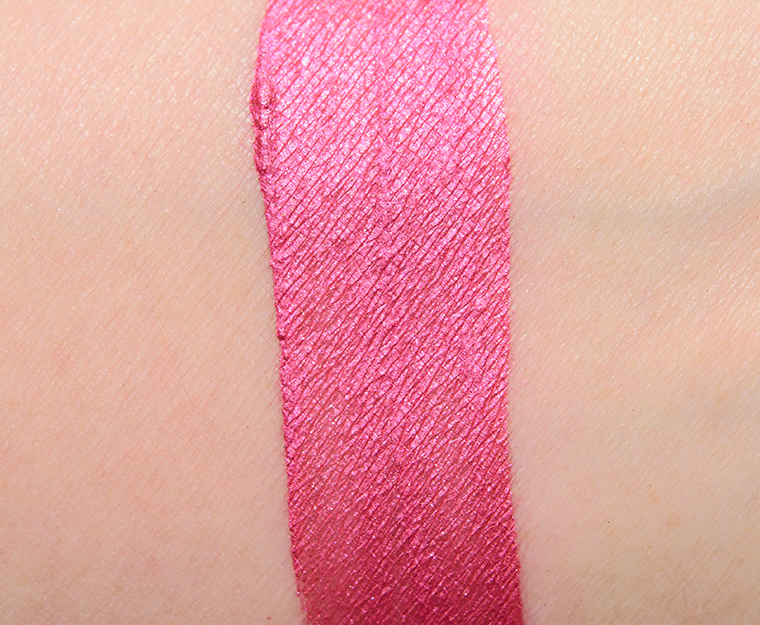<p class="text-center">Milani Cinemattic Kiss (04) Amore Metallics Lip Crème</p>