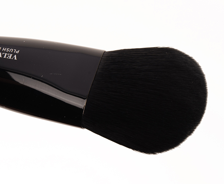 IT Cosmetics No. 304 Velvet Luxe Plush Foundation Brush