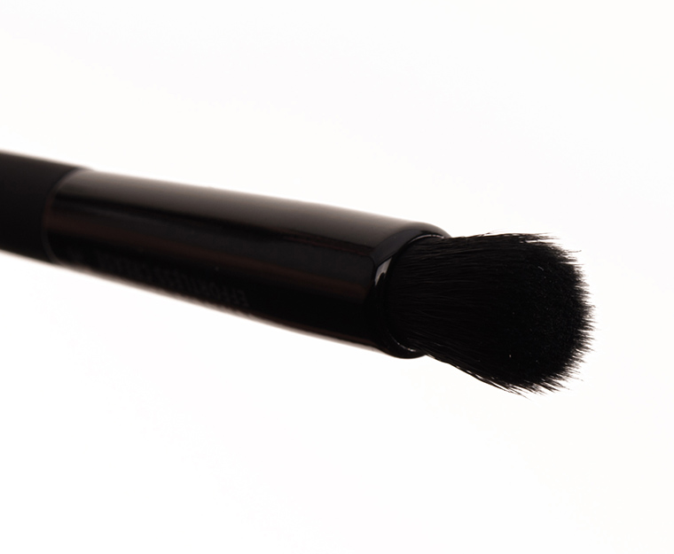 IT Cosmetics No. 320 Velvet Luxe Effortless Crease Brush