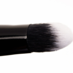 KVD Beauty Lock-It Edge Concealer Brush 