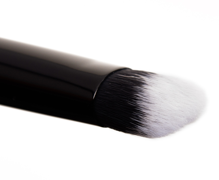 Kat Von D Lock-It Edge Concealer Brush