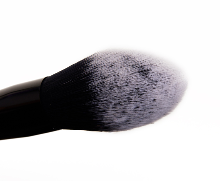 Kat Von D Lock-It Setting Powder Brush