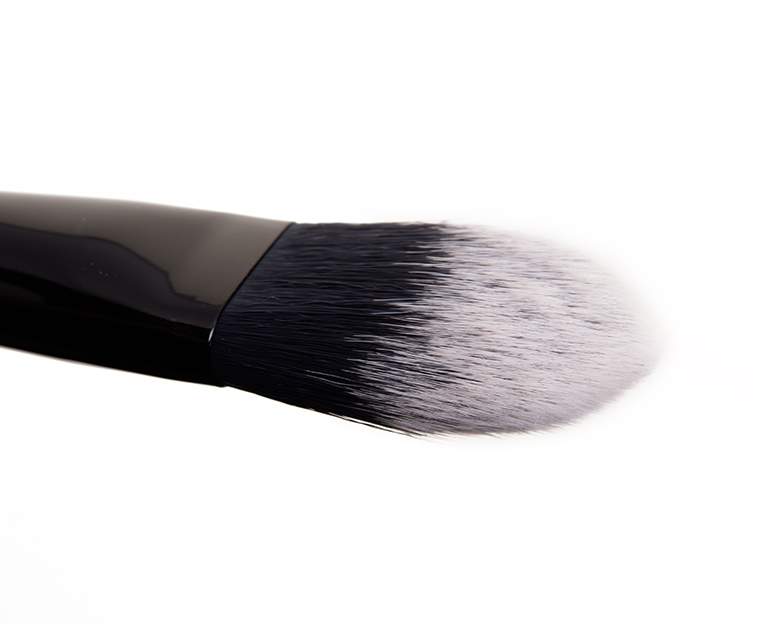 Kat Von D Lock-It Precision Powder Brush