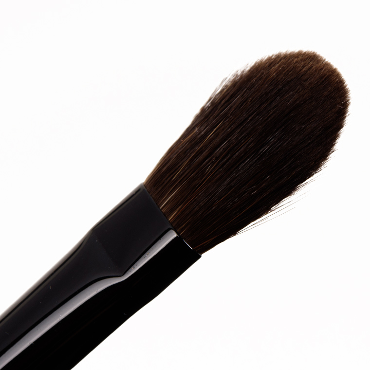 Suqqu Eyeshadow Brush L • Brush Review & Swatches