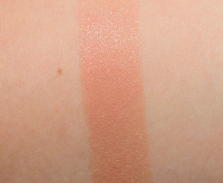 <p class="text-center">bareMinerals Nudist Gen Nude Radiant Lipstick</p>