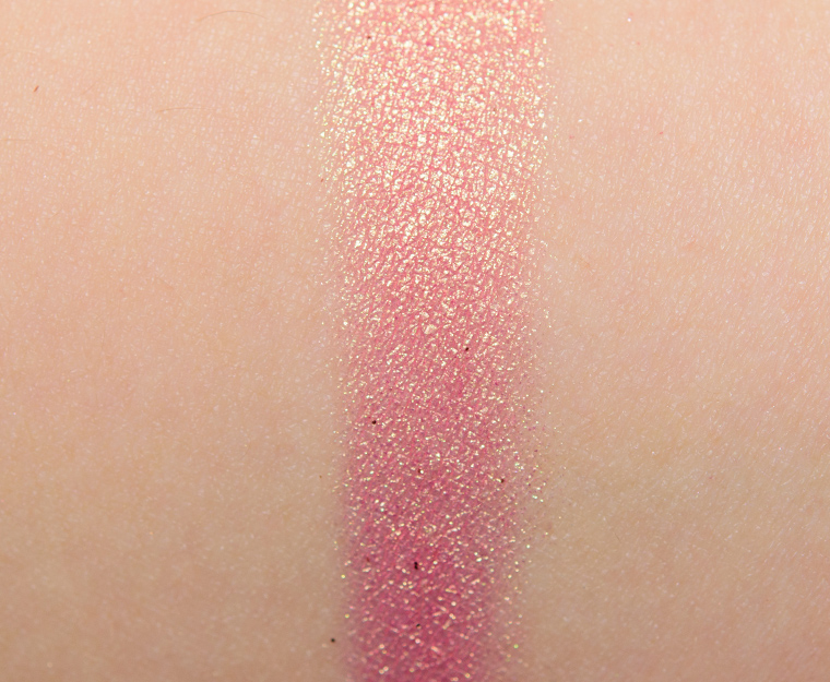 <p class="text-center">Huda Beauty Angelic Textured Shadow</p>