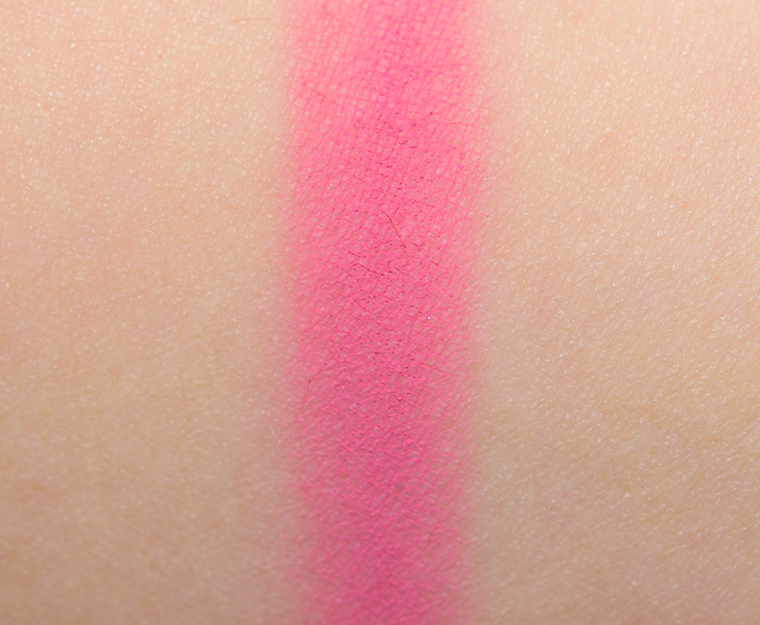<p class="text-center">Huda Beauty Flamingo Textured Shadow</p>