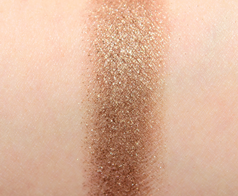 <p class="text-center">MAC Golden Petals Scattering Eyeshadow</p>