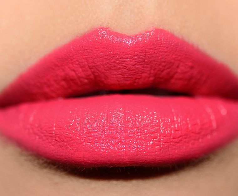 <p class="text-center">Burberry Bright Crimson Liquid Lip Velvet</p>