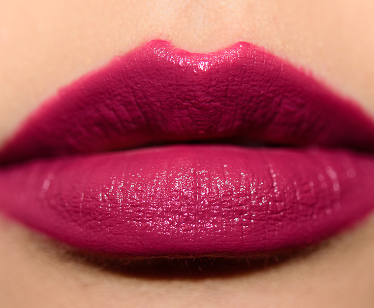 <p class="text-center">Burberry Bright Plum Liquid Lip Velvet</p>