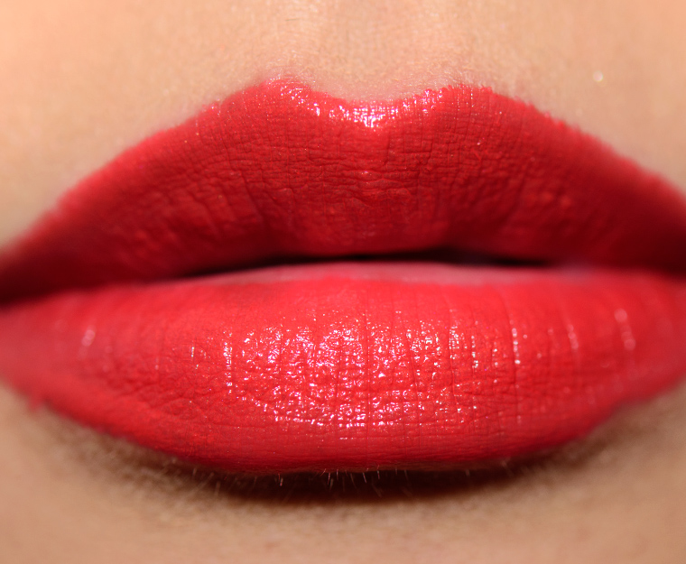 <p class="text-center">Chanel Rouge Corail Le Rouge Crayon de Couleur</p>