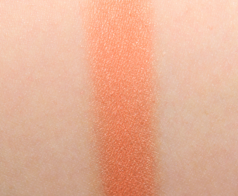 <p class="text-center">MAC Get Closer Eyeshadow</p>