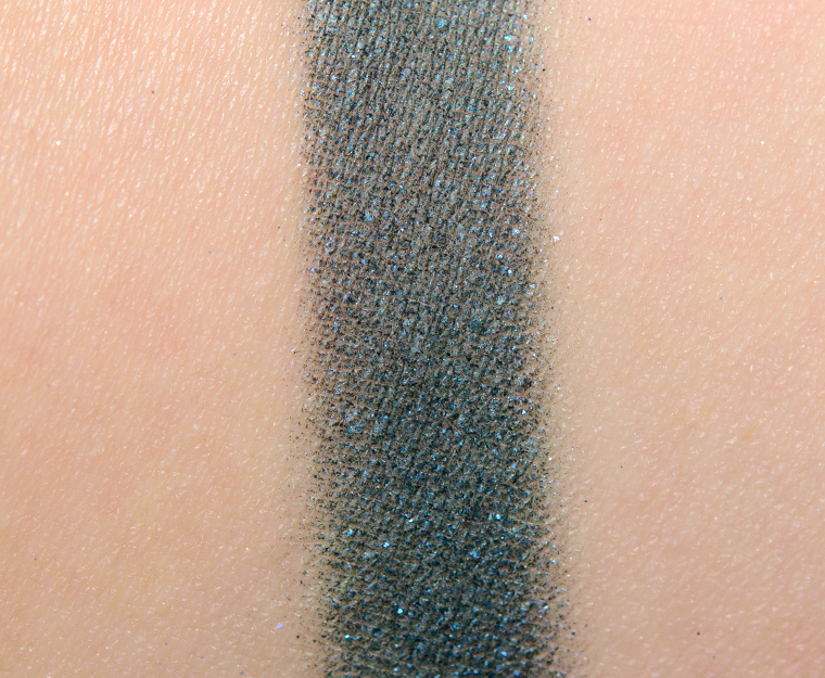 <p class="text-center">MAC She's a Model Eyeshadow</p>