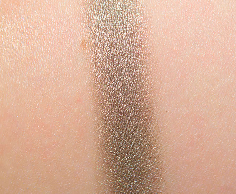 <p class="text-center">MAC Cumulus Eyeshadow</p>