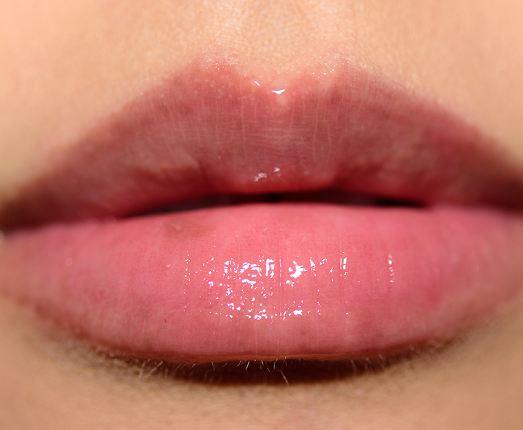 <p class="text-center">MAC Summer Succulence Cremsheen Glass</p>
