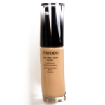 Shiseido Golden 4 Synchro Skin Glow Luminizing Liquid Foundation SPF 20