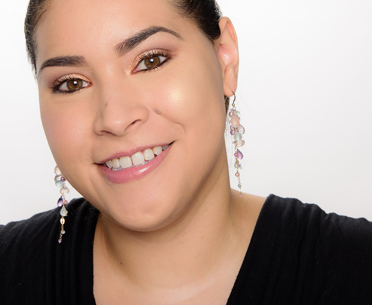 Becca Pearl Flashes Gold Light Chaser Highlighter