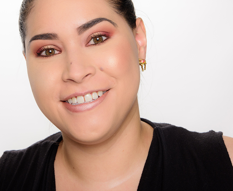 Huda Beauty Tahiti Powder Highlight