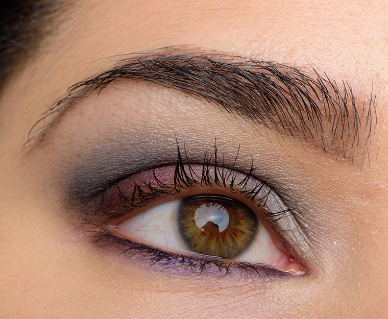 With Smashbox 24HR Primer + Packed On (4+ layers) + Shimmery shades used Damp