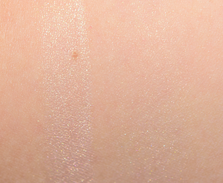 <p class="text-center">MAC Love This Bitch Opalescent Highlighter</p>
