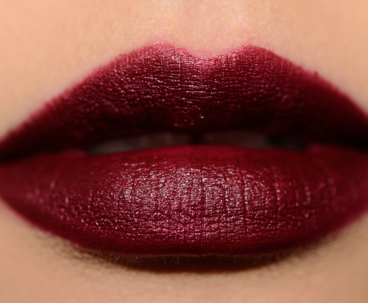 <p class="text-center">MAC Beatrix Lipstick</p>