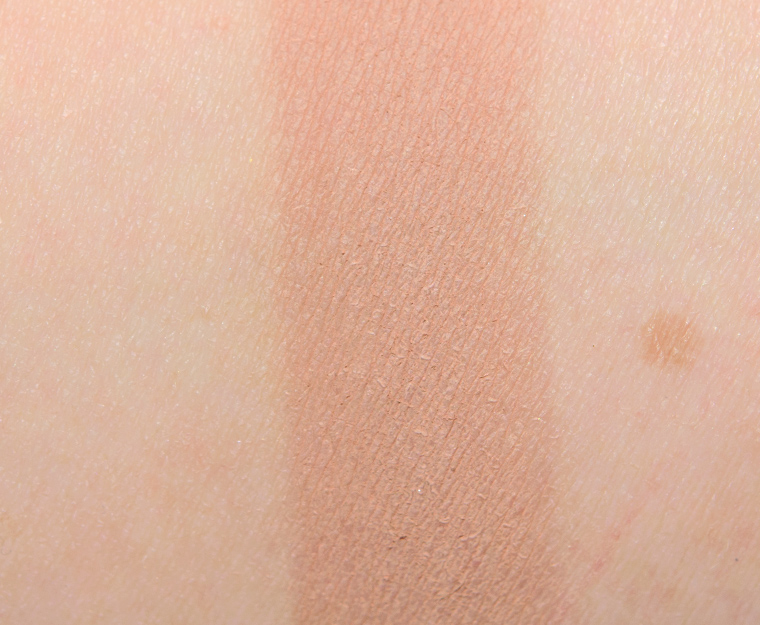 <p class="text-center">MAC No Curfew Eyeshadow</p>