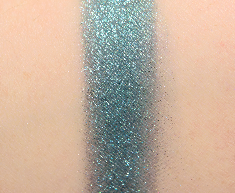 <p class="text-center">Natasha Denona Ice Blue (143CP) Cream-Powder Eye Shadow</p>
