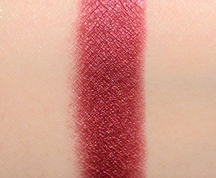 <p class="text-center">Natasha Denona Red Grape (138M) Metallic Eye Shadow</p>