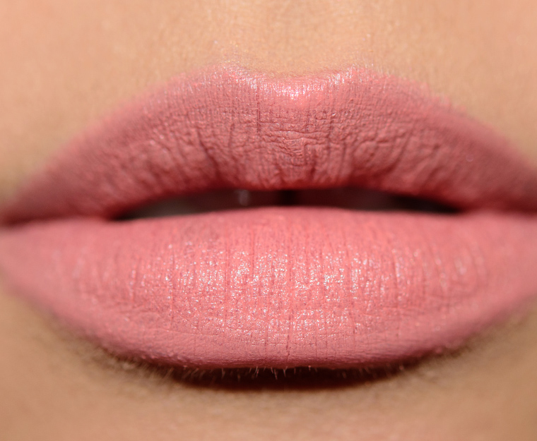 <p class="text-center">Tom Ford Beauty Heavenly Creature Lip Color Matte</p>